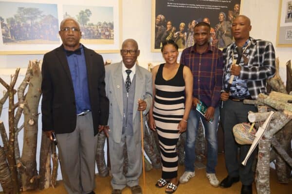 !Khwa ttu Angola 3024